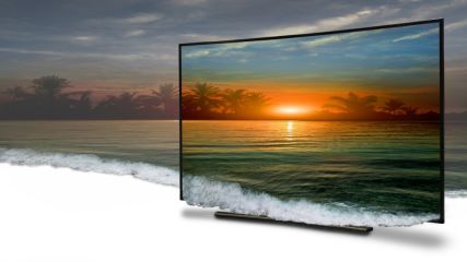 Flachbildfernseher mit Meer im Hintergrund