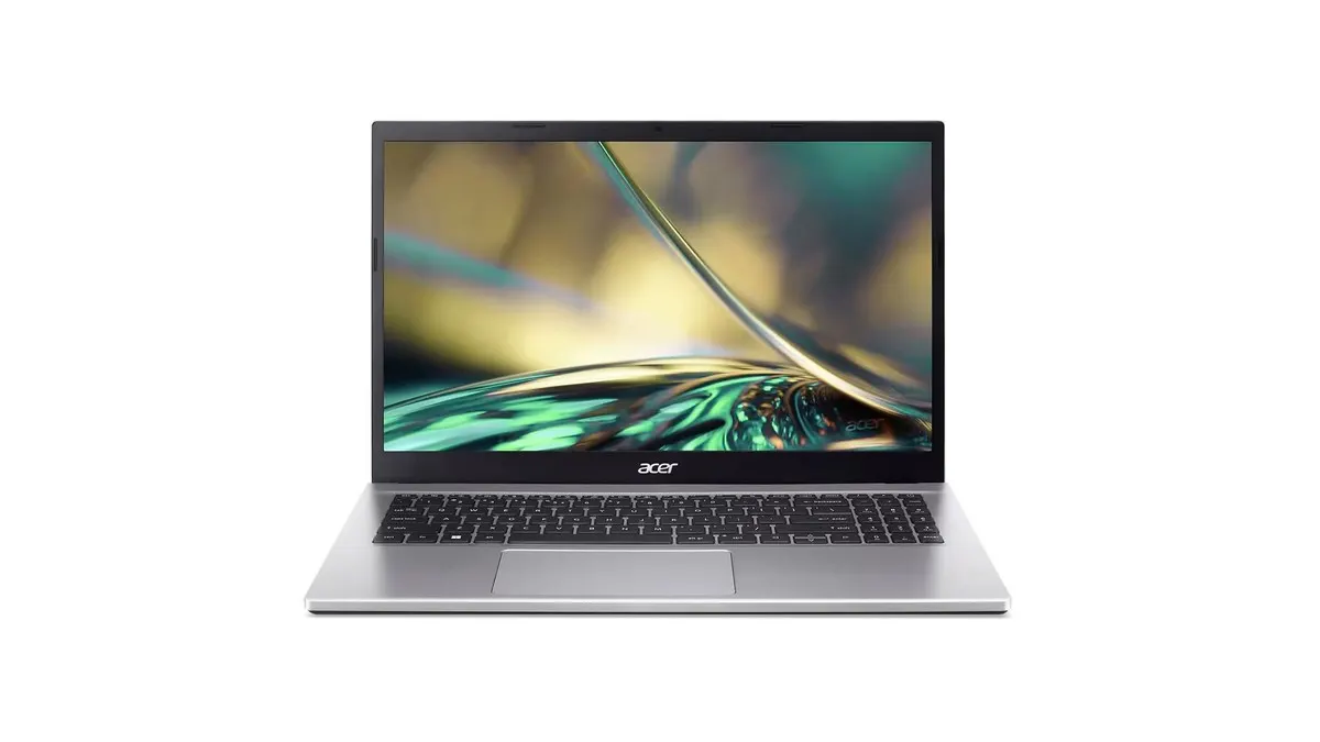 Der Acer Aspire 3 vor weißem Hintergrund.