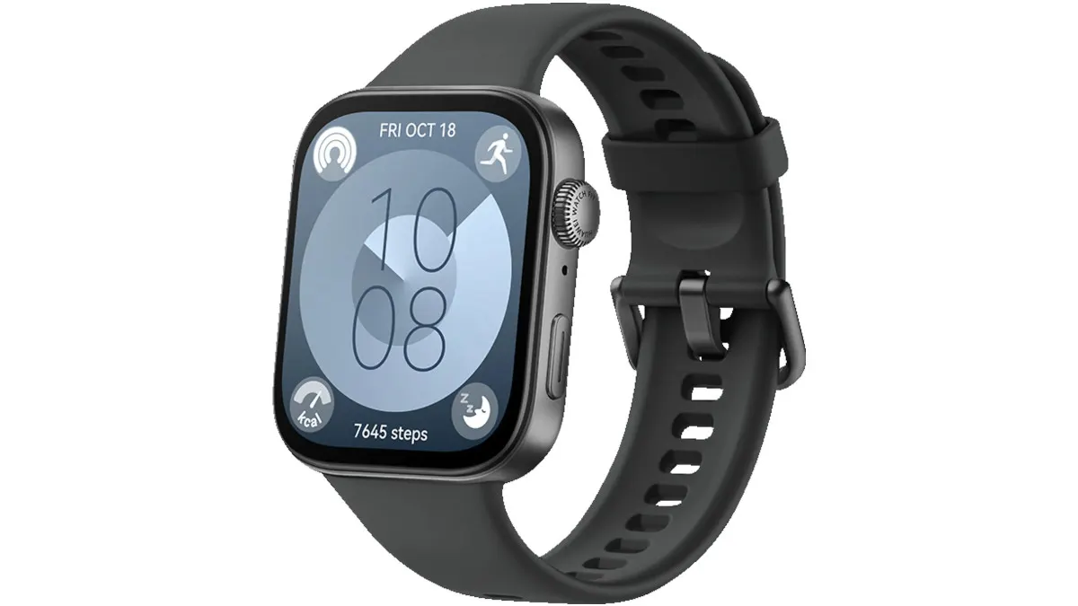 Eine schwarze Smartwatch mit digitaler Anzeige von 10:08, Freitag, 18. Oktober und 7645 Schritten auf weißem Hintergrund.