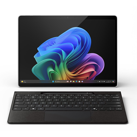 Microsoft Surface Surface Pro 2in1 in Schwarz, frontal abgebildet.