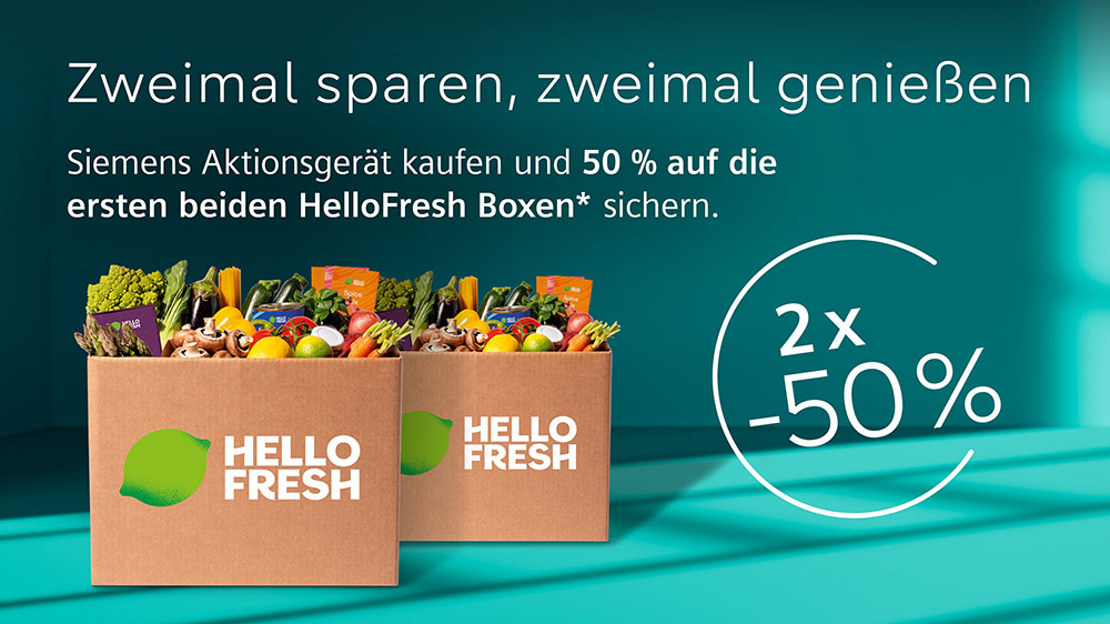 Zwei HelloFresh Boxen gefüllt mit Gemüse und Zutaten. Text: "Zweimal sparen, zweimal genießen" und "2x -50%". Grüner Hintergrund.