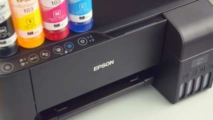Ein Epson-Drucker mit Patronen.
