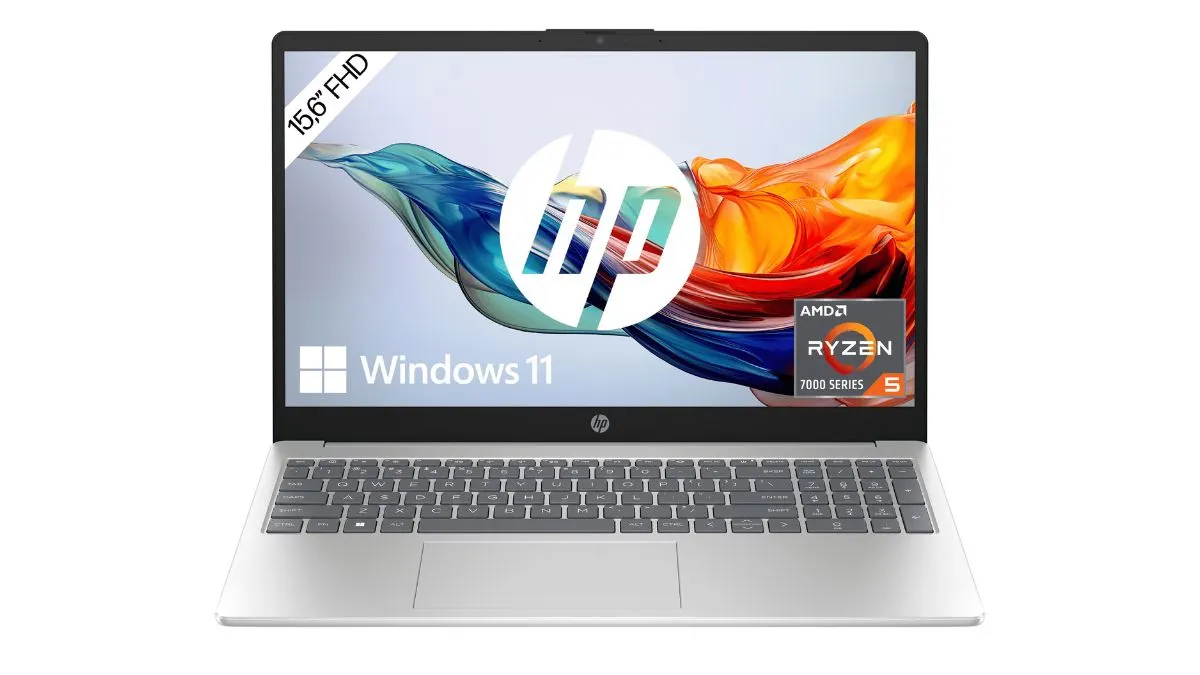 Der Laptop HP 15-fc0355ng vor weißem Hintergrund.