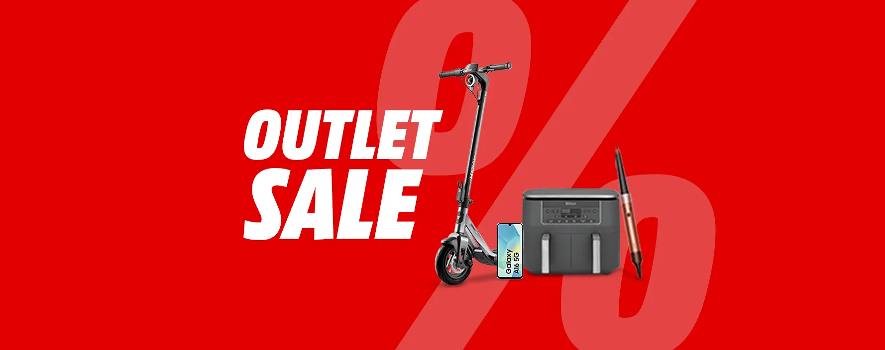 Grafik zum „Outlet Sale“ mit E-Scooter, Smartphone, Heißluftfritteuse und Hairstyling-Gerät auf rotem Hintergrund.