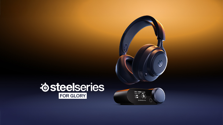 SteelSeries Headset in Schwarz vor orange-schwarz-blauem Hintergrund, SteelSeries Logo links daneben