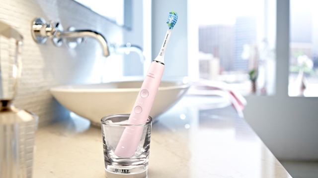 Philips Sonicare DiamondClean 9000 Schallzahnbürste – Mit App, 4 Putzmodi & Ladeglas | Entfernt 10x Mehr Plaque* | Für Weiße Zähne & Gesundes Zahnfleisch | Farbe Roségold