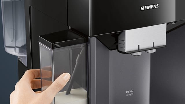 Media Markt/Saturn - SIEMENS TQ503D01 EQ.500 integral Kaffeevollautomat Silber/Schwarz für nur 549,00€ inkl. Versand Der perfekte Milchschaum mit dem EQ.500.