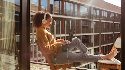 Arbeit, Student, Laptop, Balkon
Urheber: Getty Images / DaniloAndjus
