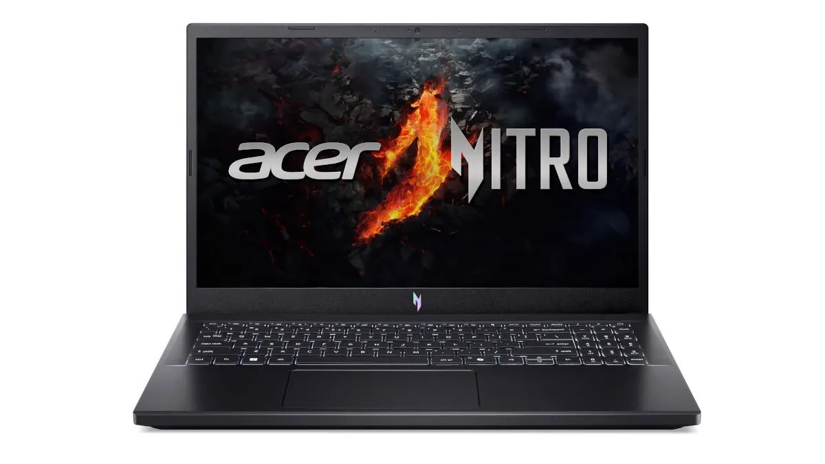Der Acer Nitro V15 ANV15-41-R8BZ vor weißem Hintergrund.