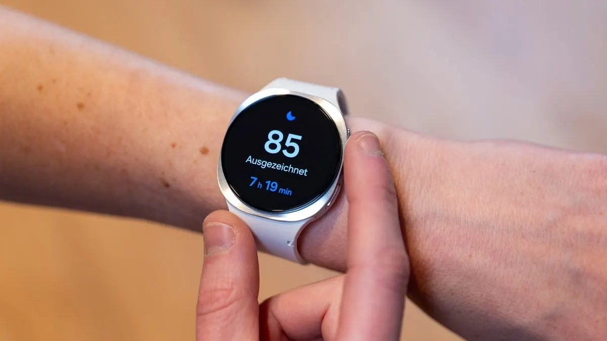 Die Samsung Galaxy Watch8 zeigt den Schlafwert der letzten Nacht an.