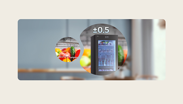 Ein Kühlschrank mit Getränken und Lebensmitteln wird in Kreisen hervorgehoben. Obst und Gemüse im Hintergrund.