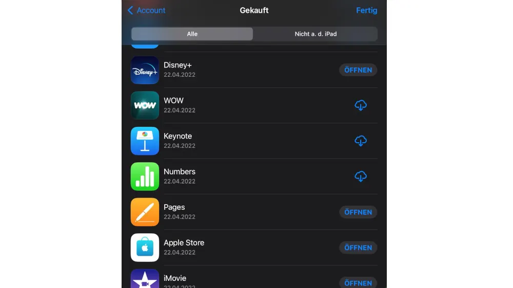 Ein dunkler Bildschirm zeigt eine Liste gekaufter Apps wie Disney+, WOW, Keynote, Numbers, Pages, Apple Store und iMovie.