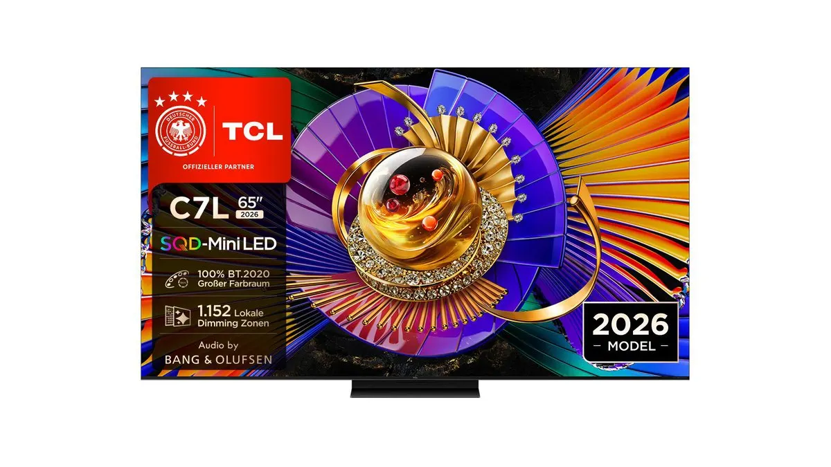 Der Fernseher TCL 65C7L vor einem weißen Hintergrund.