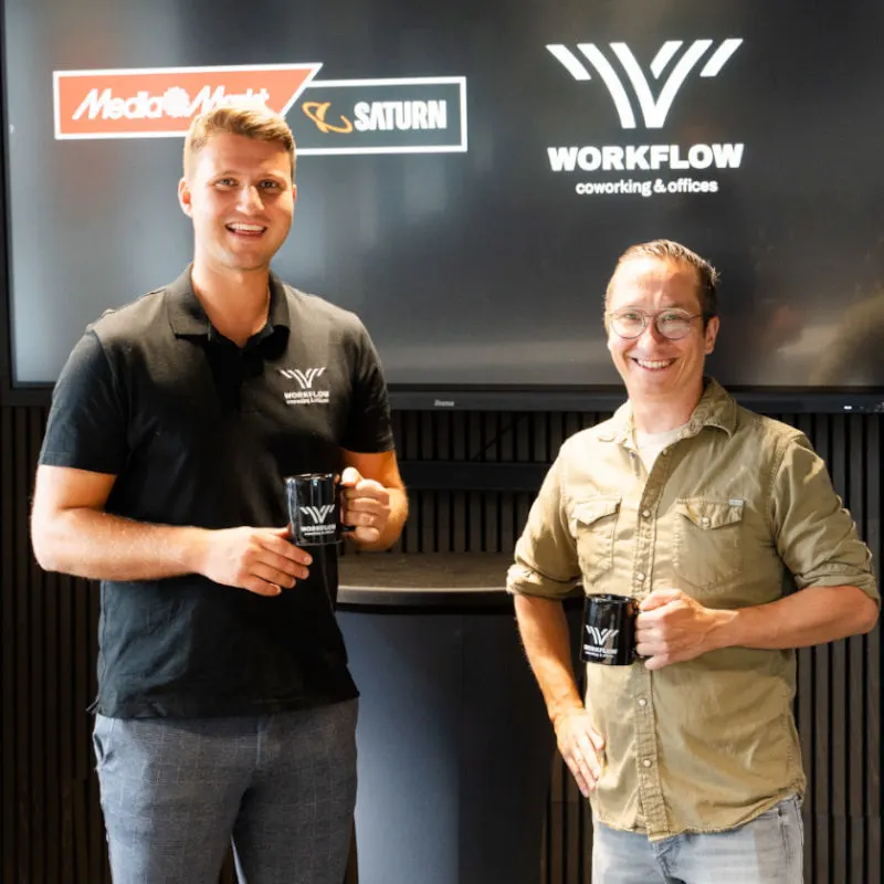 Franz Flemming von Workflow Leipzig (links) und MediaMarktSaturnBusiness Geschäftskundenberater Sascha Kretschmar (rechts).