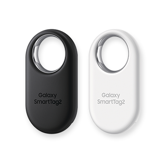 Zwei Galaxy SmartTag2 Tracker, einer schwarz, einer weiß, oval mit Loch oben