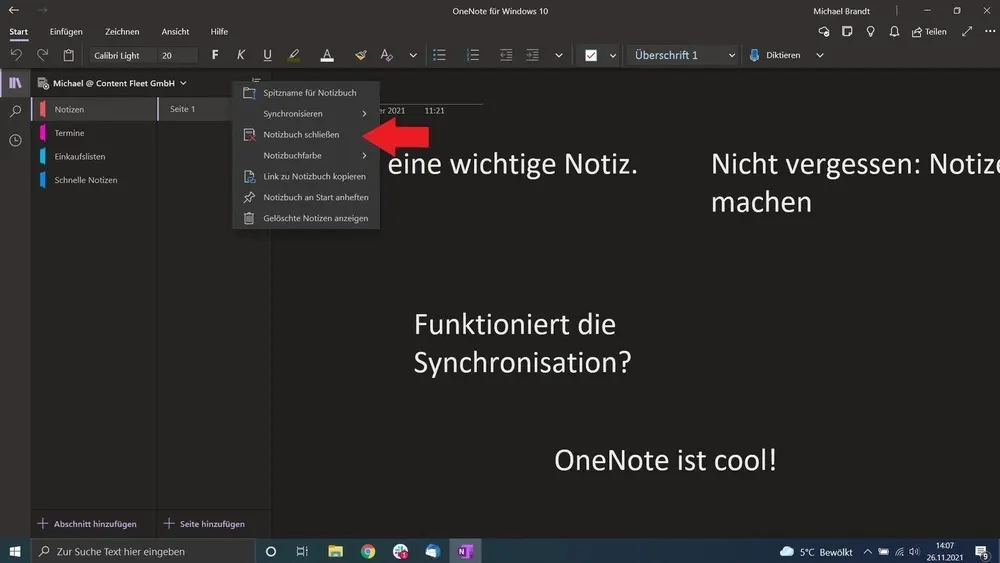 Ein OneNote-Fenster mit geöffnetem Menü. Optionen wie "Notizbuch schließen" sind sichtbar. Notizen und Texte sind im Hauptbereich.