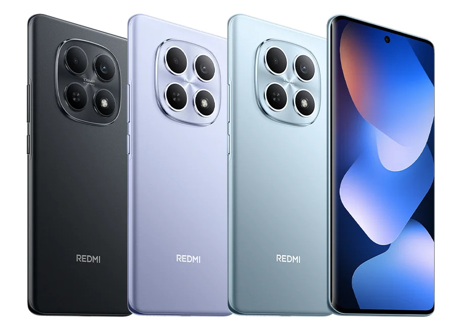 Trzy smartfony Redmi Note 15 w kolorach czarnym, fioletowym i jasnoniebieskim. 