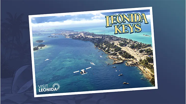 Pocztówka Leonida Keys woda i plaża, na granatowym tle.