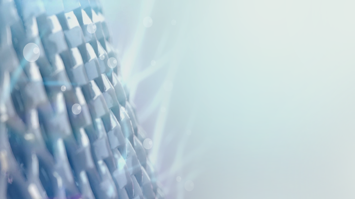 Abstrakcyjne tło z niebieskimi, geometrycznymi kształtami po lewej stronie i jasnym, rozmytym tłem po prawej.