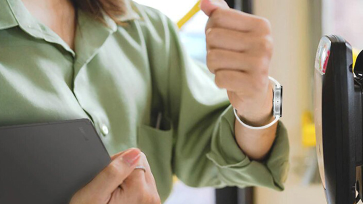 płać szybko smartwatchem