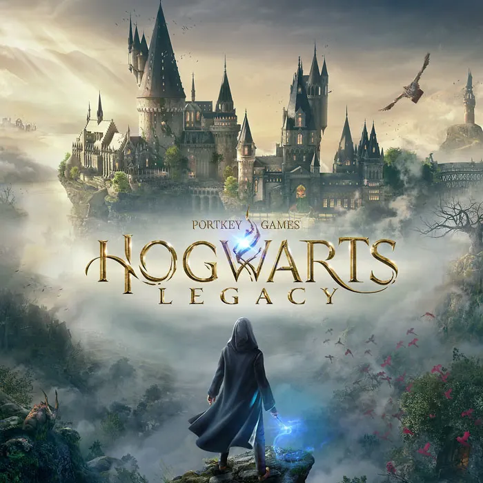 Plakat gry „Hogwarts Legacy” ukazuje zamek w chmurach, postać w płaszczu i tytuł gry.