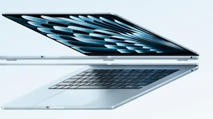 Laptop z czarną klawiaturą i ekranem z wzorem na jasnym tle.