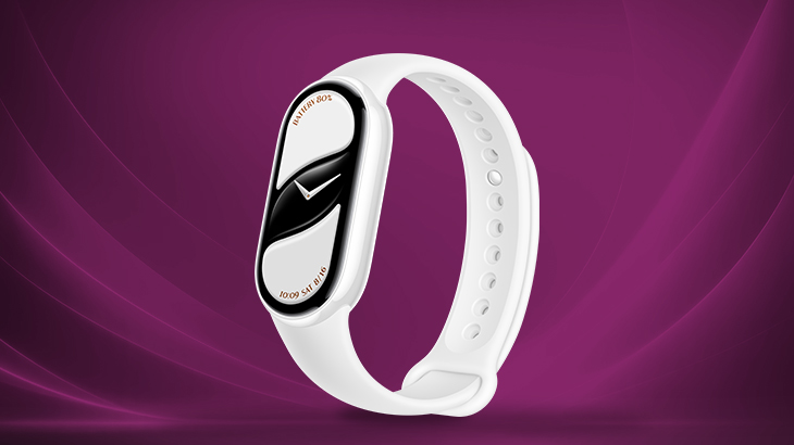 Smartband na różowym tle.