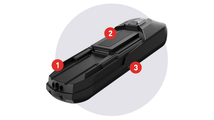 Czarny, podłużny przedmiot z trzema otworami z przodu, umieszczony na białym tle z szarym okręgiem.