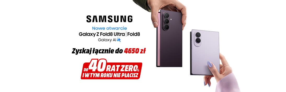 Logo Samsung. Nowe otwarcie Galaxy Z Fold8 Ultra | Fold8 | Flip8. Premiera Samsung Galaxy. Obok 3 telefony trzymane w dłoni, na biało szarym tle.