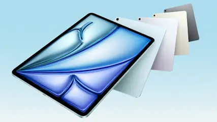 Na jasnoniebieskim tle widoczne są tablety w kolorach: niebieskim, białym, kremowym i szarym.