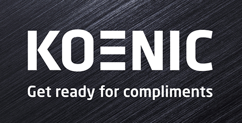 Na ciemnym tle biały napis "KOENIC" z hasłem "Get ready for compliments" pod spodem.