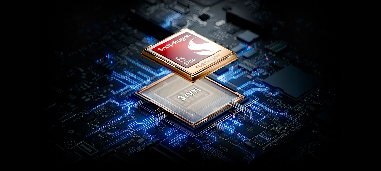 Dwa chipy na tle płyty głównej. Górny z napisem Snapdragon 8 Elite, dolny z oznaczeniem 3nm. Niebieskie ślady obwodów.