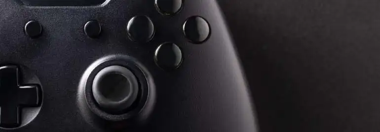 Jak podłączyć pada Xbox One do PC – kablem i bezprzewodowo?