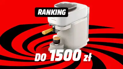 Ekspres do kawy stoi na czerwonym tle z czarnymi wzorami. Obok niego stoi mała szklanka. Napis "Ranking do 1500 zł".