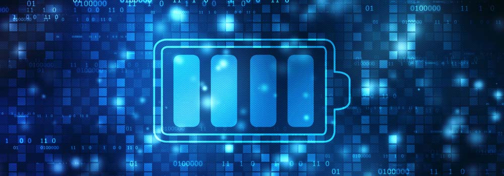 Niebieski schemat baterii z trzema paskami na tle cyfrowej mozaiki z kodem binarnym.