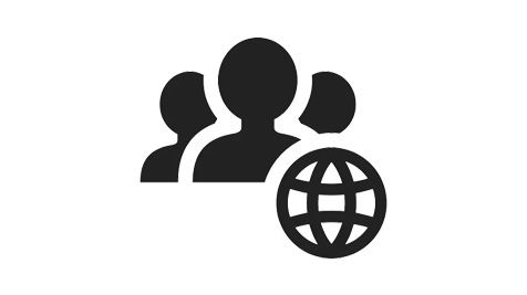 Czarna ikona przedstawia trzy sylwetki osób obok kuli ziemskiej z siatką południków i równoleżników na białym tle.