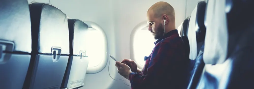 Bluetooth w samolocie – czy można używać bezprzewodowych słuchawek?