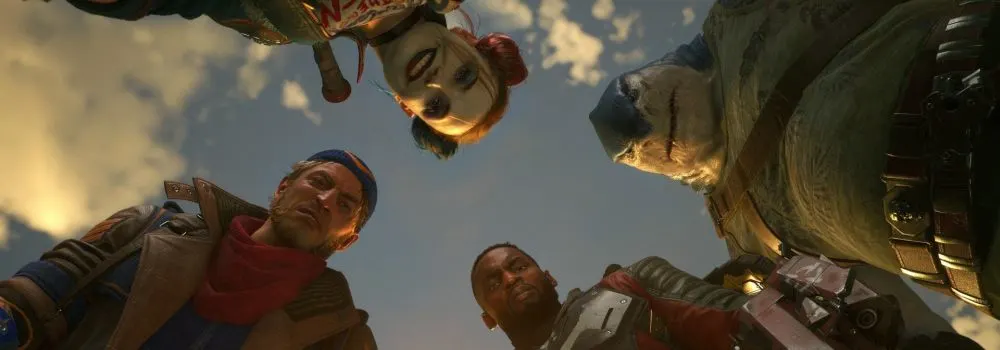 Z dołu widać cztery postacie na tle nieba. Są to Harley Quinn, Deadshot, King Shark i Kapitan Boomerang.