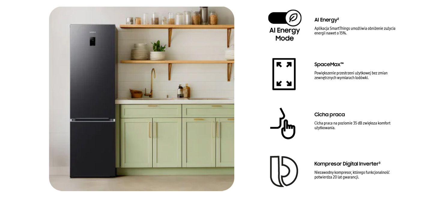 Lodówka Samsung stoi w kuchni z zielonymi szafkami i drewnianymi półkami. Na półkach są słoiki i roślina.