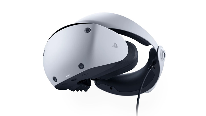 Srebrno-czarne gogle VR z kablem na białym tle. Na boku widoczne logo Playstation i trzy czarne kropki.