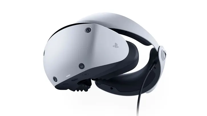 Srebrno-czarne gogle VR z kablem na białym tle. Na boku widoczne logo Playstation i trzy czarne kropki.