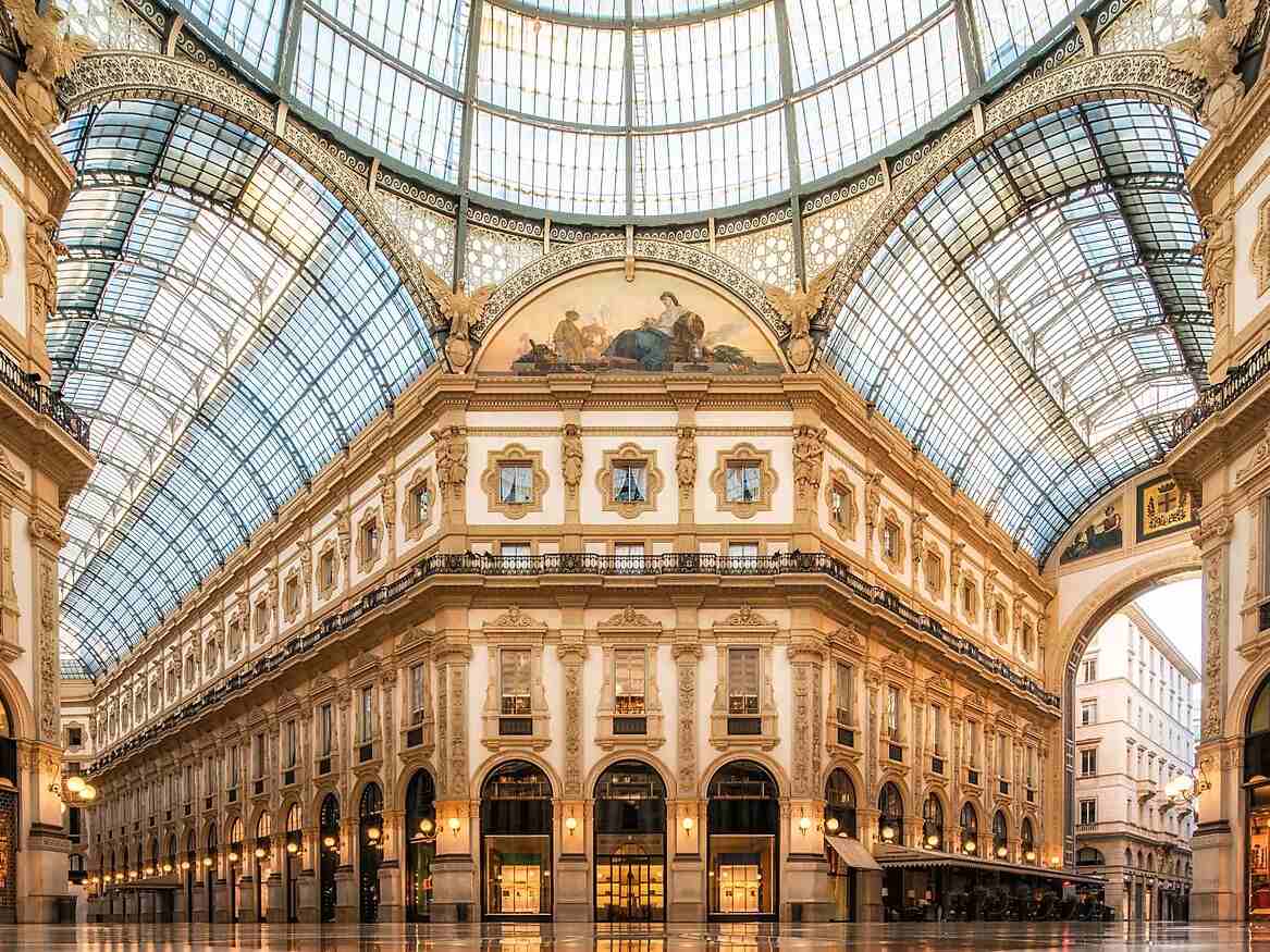 Na grafice znajduje się wnętrze Galleria Vittorio Emanuele II — słynnej XIX-wiecznej galerii handlowej w Mediolanie.