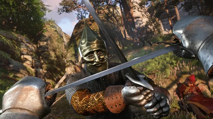 Na obrazie widać dwóch rycerzy w zbrojach, trzymających miecze, w zalesionym terenie. Jeden nosi złotą maskę i hełm.