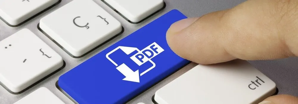 Zbliżenie na klawiaturę; palec naciska niebieski klawisz z białym symbolem pobierania pliku PDF. Klawisze białe z czarnymi symbolami.