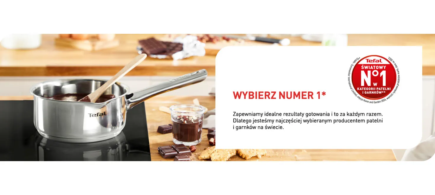 Metalowy garnek Tefal na płycie, obok szklanka z płynem, czekolada i ciastka. Widoczny napis "Wybierz numer 1" i logo Tefal.