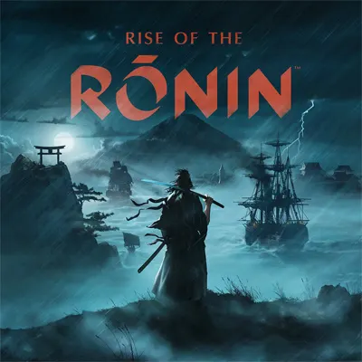 Na pierwszym planie postać z mieczem; w tle góra, brama torii, okręt i napis "Rise of the Ronin" w kolorze czerwonym.