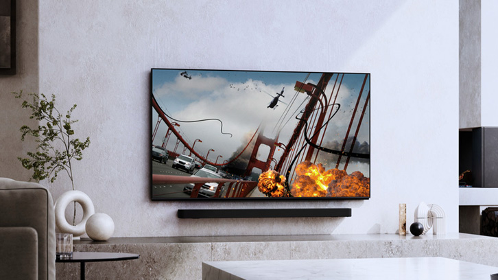 Telewizor wyświetlający scenę katastroficzną