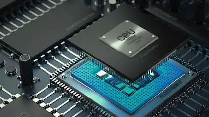 Płyta główna komputera z procesorem CPU na górze, z niebieskimi i czarnymi komponentami.