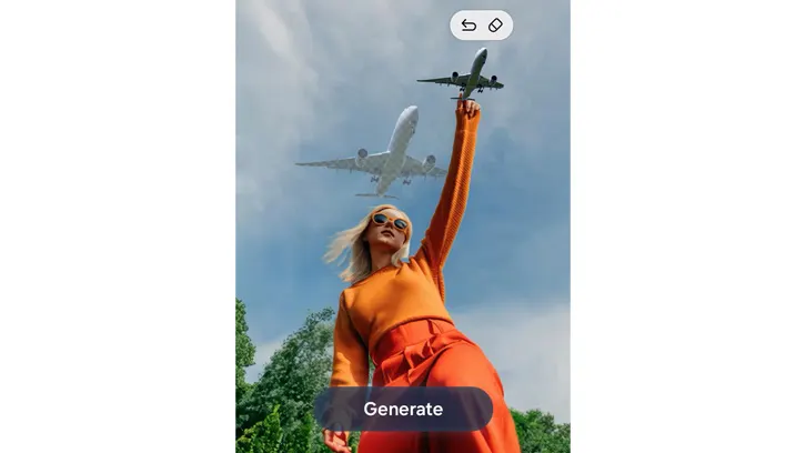 Kobieta trzymająca rękę w górze, a system Photo Assists przenosi samolot z nieba, tak aby wydawało się że to modelka go trzyma