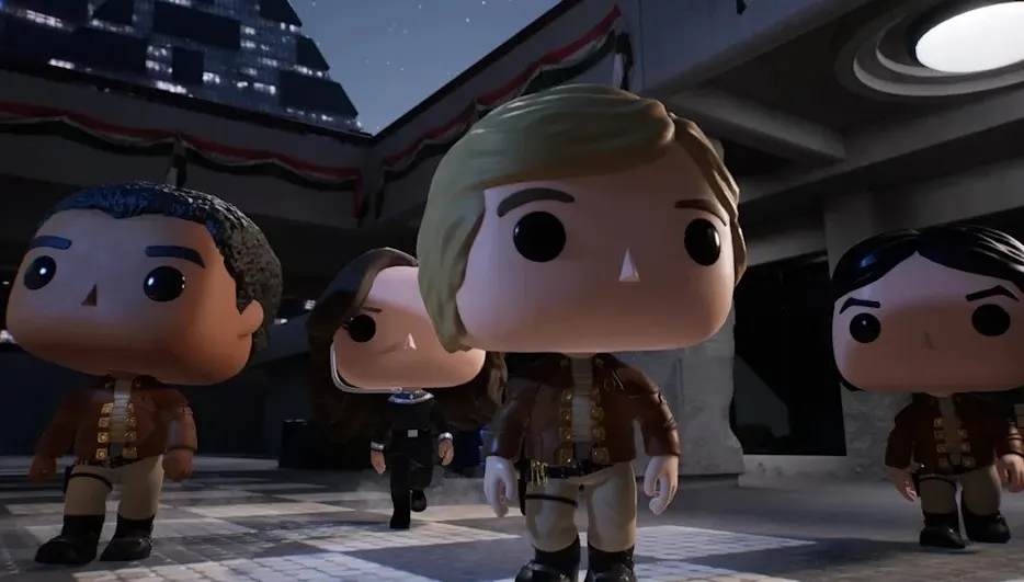 Cztery figurki Funko Pop w brązowych kurtkach stoją na ulicy nocą, a w tle widać budynek.